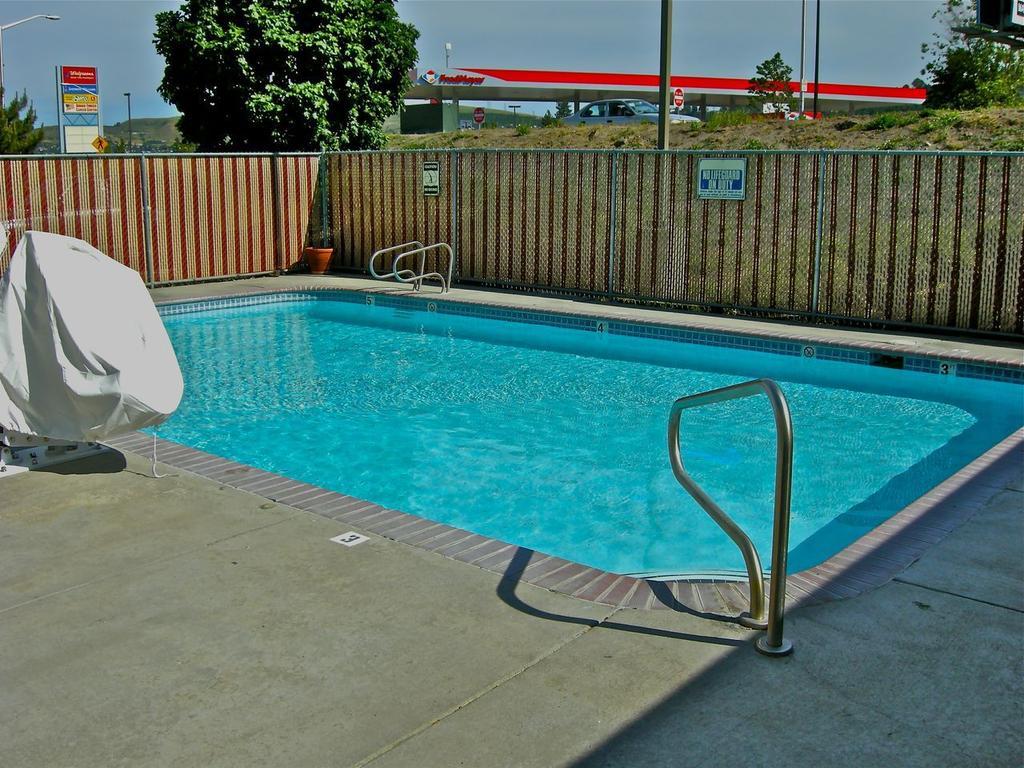 Super 8 By Wyndham The Dalles Or Exteriör bild