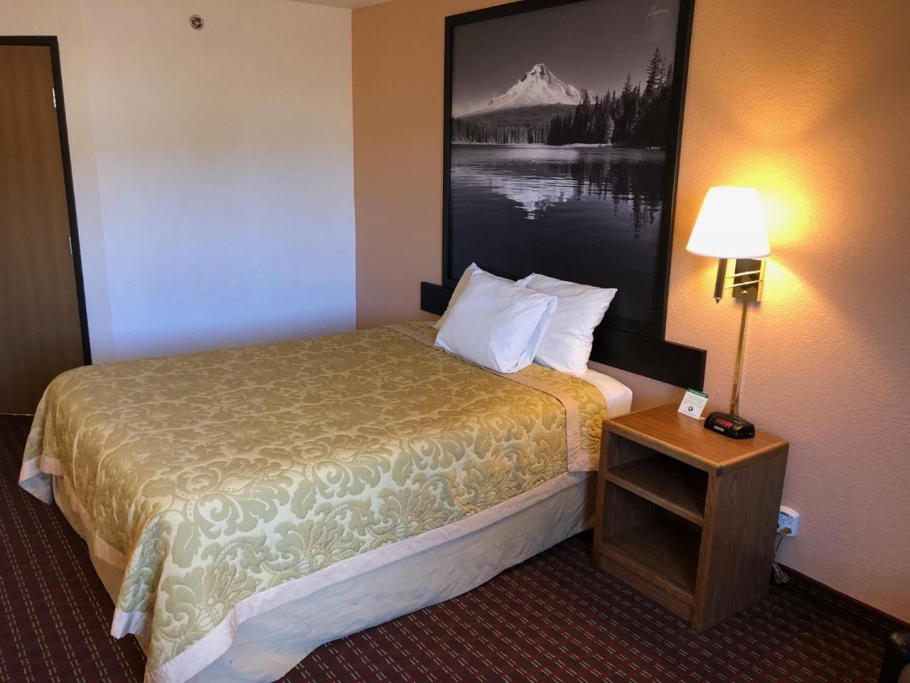 Super 8 By Wyndham The Dalles Or Exteriör bild