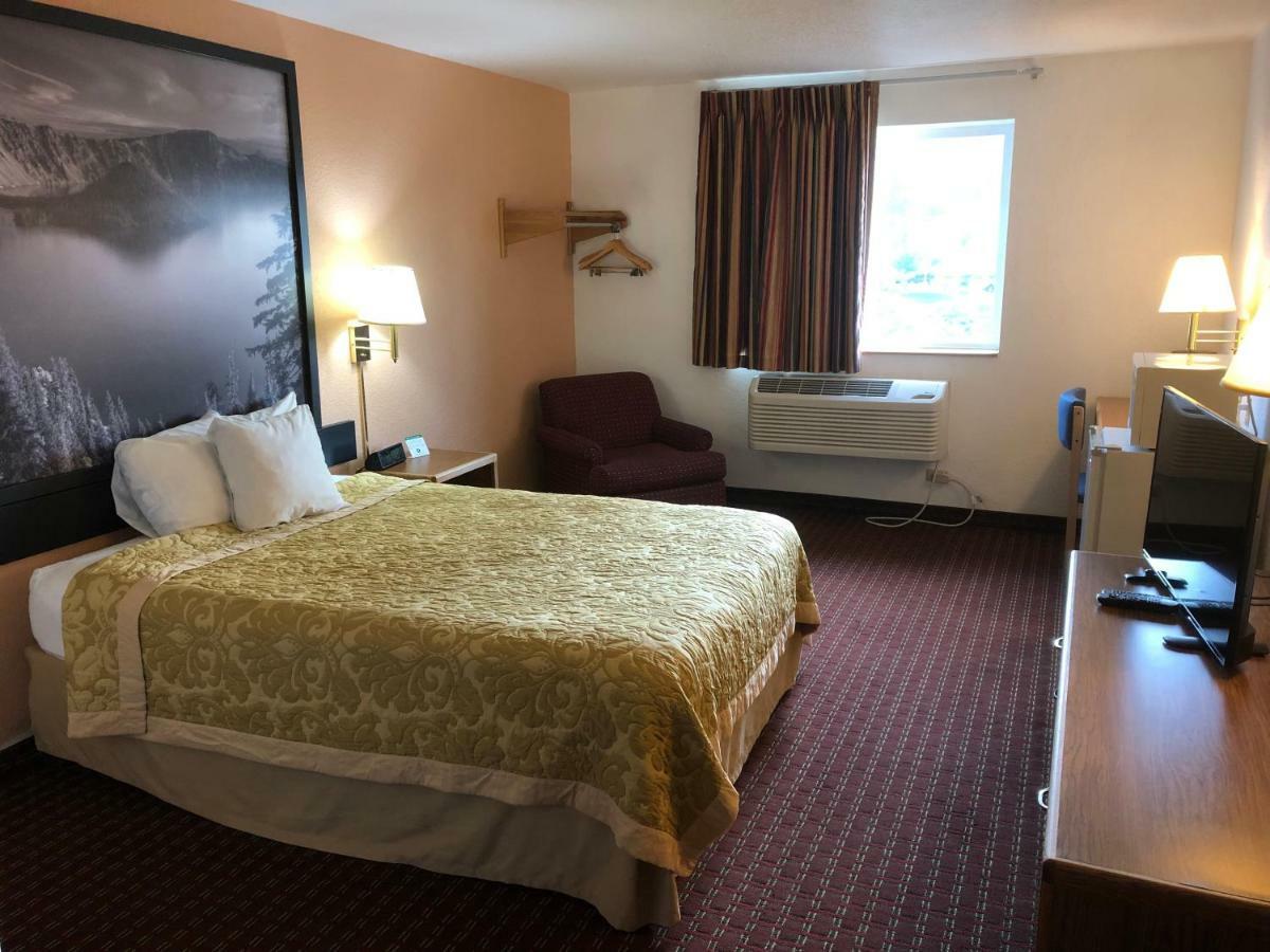 Super 8 By Wyndham The Dalles Or Exteriör bild
