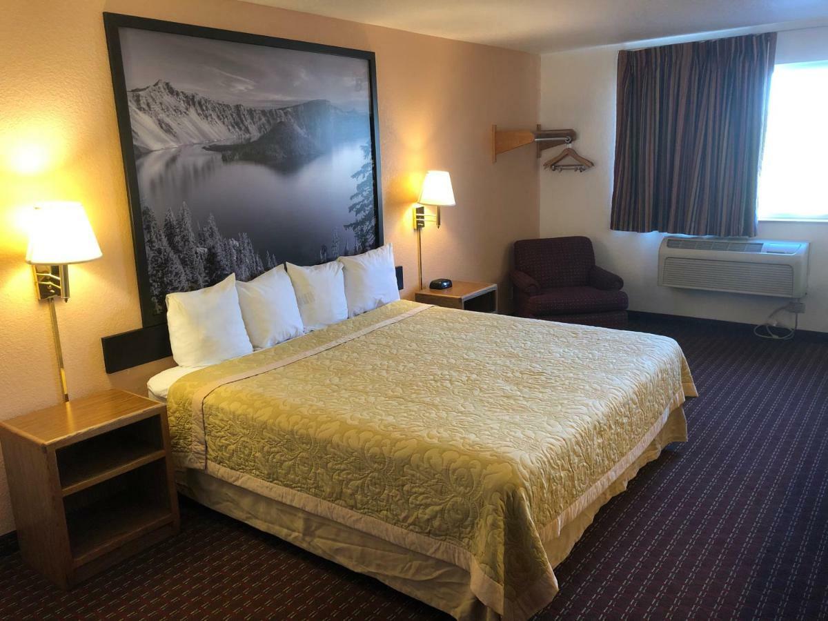Super 8 By Wyndham The Dalles Or Exteriör bild