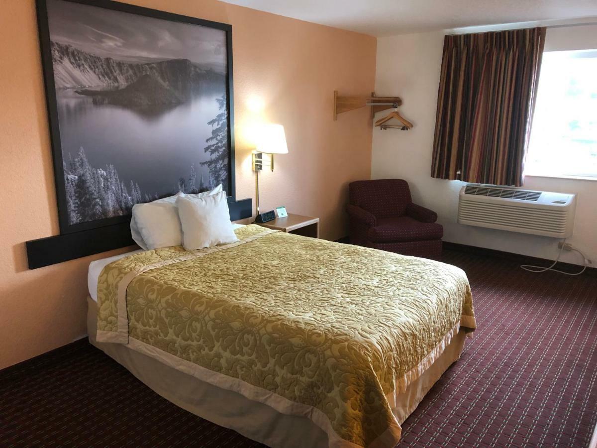 Super 8 By Wyndham The Dalles Or Exteriör bild